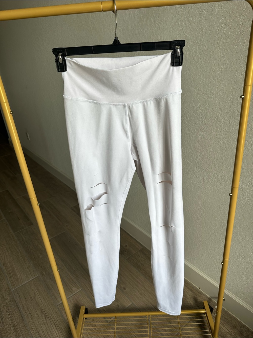 Women’s Alo Yoga Ripped Warrior Leggings in White - Large
